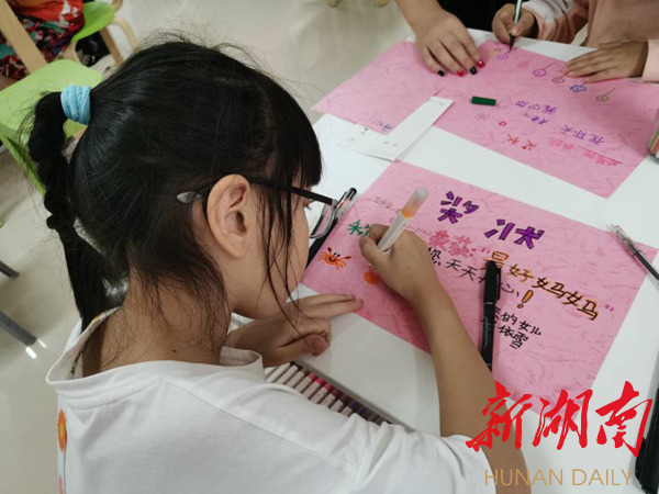 伟德源自英国1946：走进社区助力“双减”