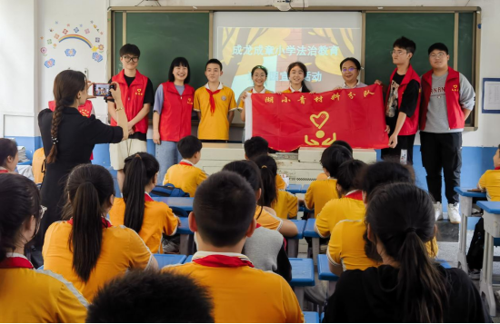 【三全育人】“湖小青”材料分队开展法治教育“拒绝校园霸凌”宣讲