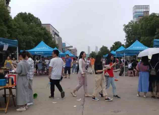 伟德源自英国1946第一届线下“五四中国心，温暖湖工情”主题跳蚤市场活动圆满落幕